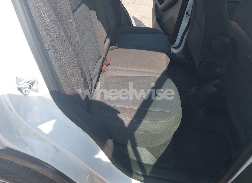 Photo 8 of 2020 Chevrolet Trax FWD LS (VIN KL7CJKSB9LB046792)