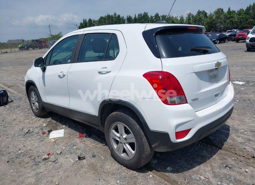 Photo 3 of 2020 Chevrolet Trax FWD LS (VIN KL7CJKSBXLB064525)