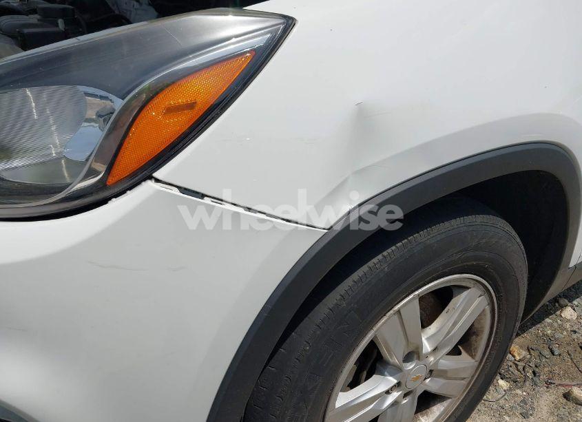 Photo 6 of 2020 Chevrolet Trax FWD LS (VIN KL7CJKSBXLB064525)