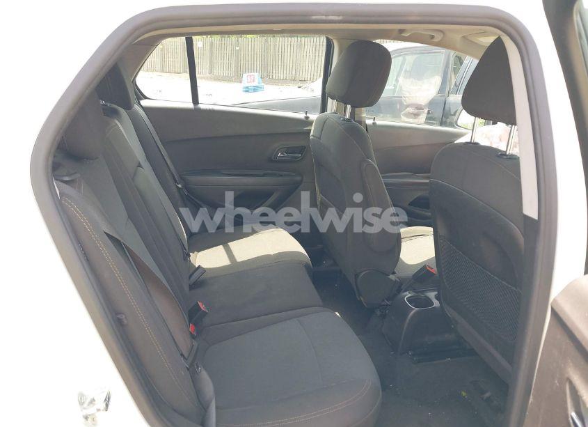 Photo 8 of 2020 Chevrolet Trax FWD LS (VIN KL7CJKSBXLB064525)