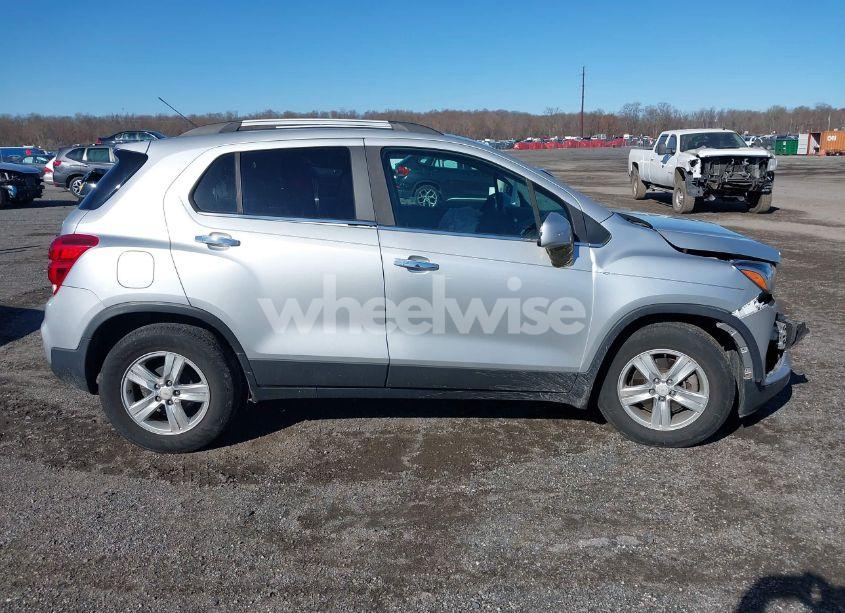 Photo 13 of 2020 Chevrolet Trax FWD LT (VIN KL7CJLSB0LB029045)