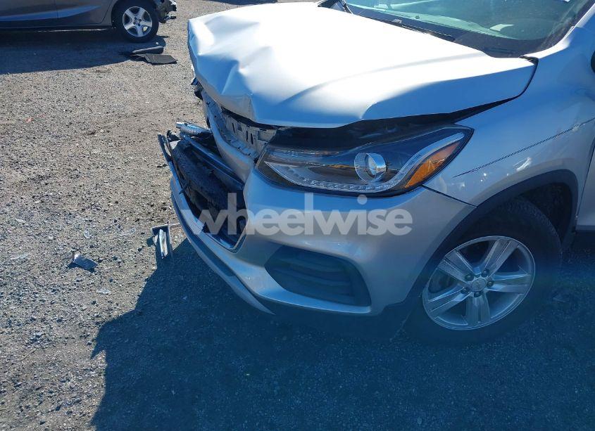 Photo 6 of 2020 Chevrolet Trax FWD LT (VIN KL7CJLSB0LB029045)