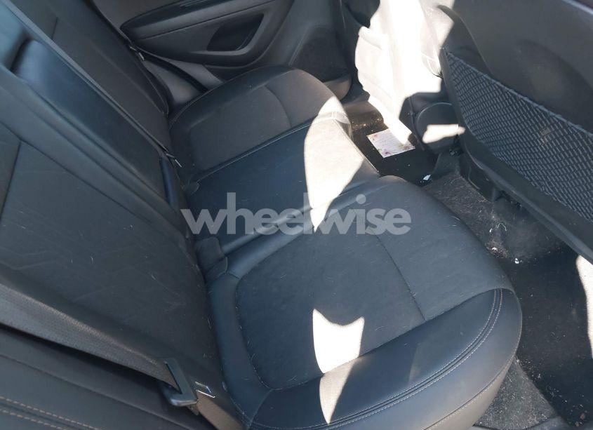 Photo 8 of 2020 Chevrolet Trax FWD LT (VIN KL7CJLSB0LB029045)
