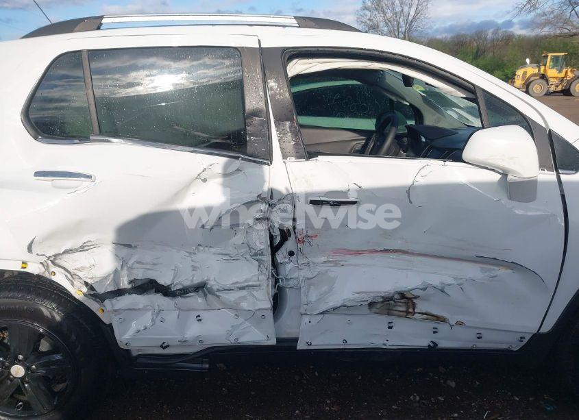 Photo 12 of 2020 Chevrolet Trax FWD LT (VIN KL7CJLSB0LB083963)