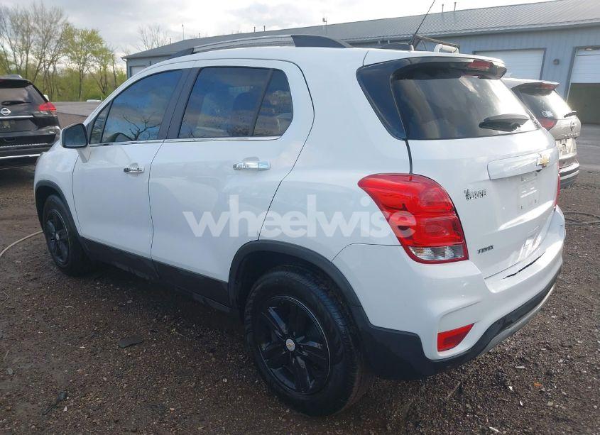 Photo 3 of 2020 Chevrolet Trax FWD LT (VIN KL7CJLSB0LB083963)