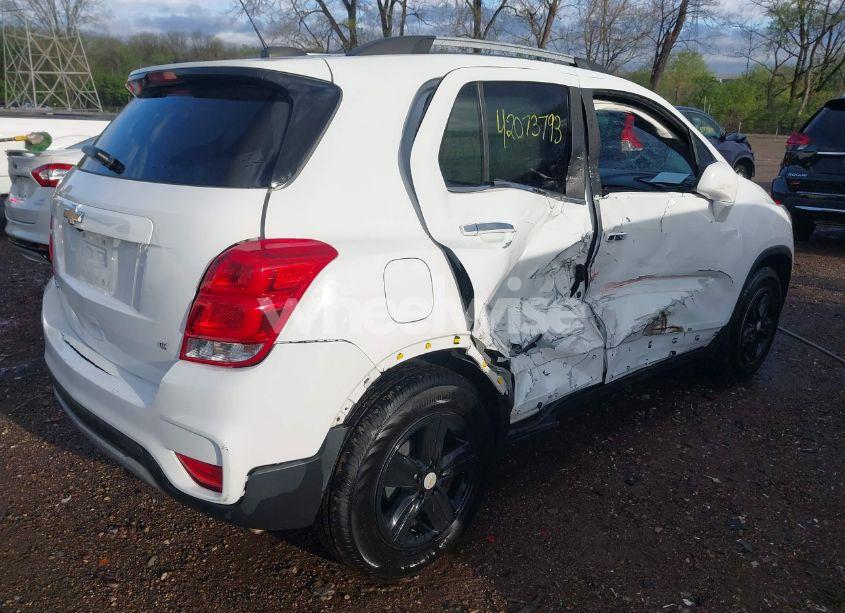 Photo 4 of 2020 Chevrolet Trax FWD LT (VIN KL7CJLSB0LB083963)