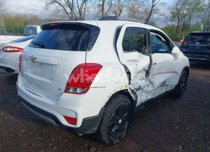 Photo 6 of 2020 Chevrolet Trax FWD LT (VIN KL7CJLSB0LB083963)