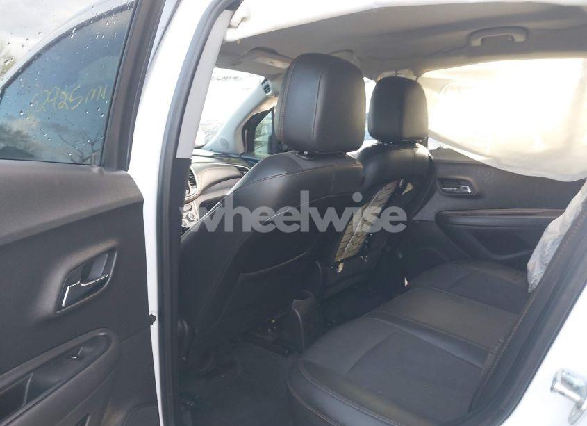 Photo 8 of 2020 Chevrolet Trax FWD LT (VIN KL7CJLSB0LB083963)