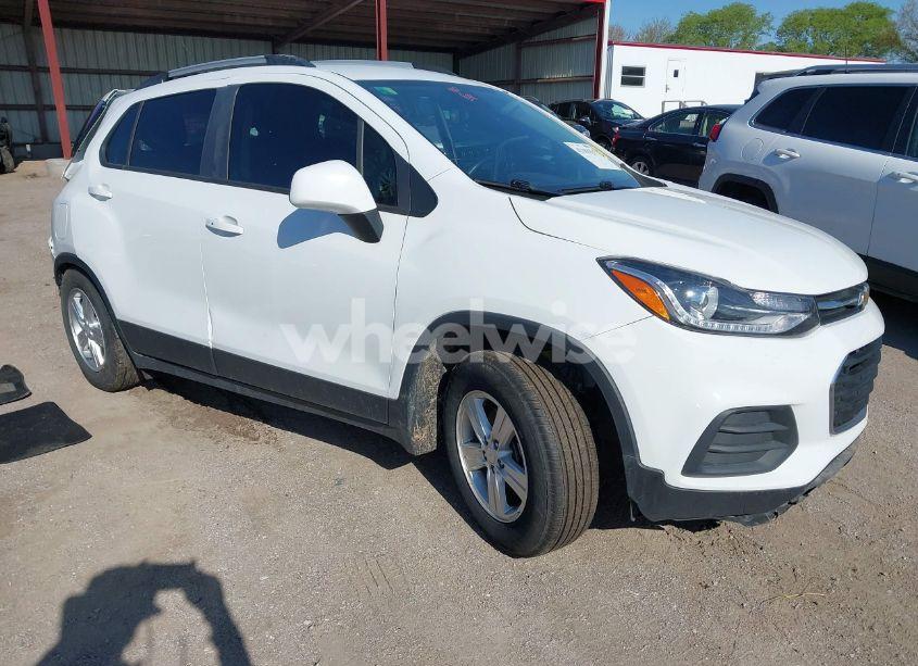 2021 Chevrolet Trax FWD LT (VIN KL7CJLSB0MB339794) main photo