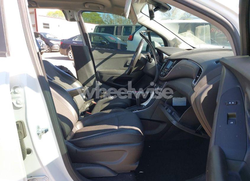 Photo 5 of 2021 Chevrolet Trax FWD LT (VIN KL7CJLSB0MB339794)