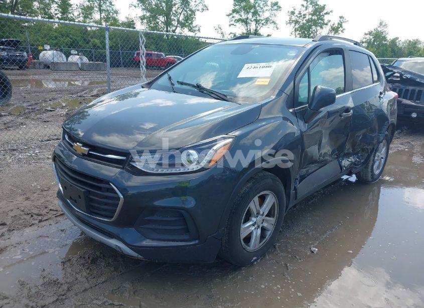 Photo 2 of 2018 Chevrolet Trax LT (VIN KL7CJLSB1JB725698)
