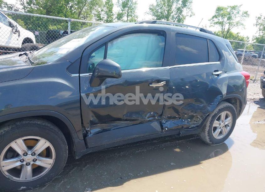 Photo 6 of 2018 Chevrolet Trax LT (VIN KL7CJLSB1JB725698)