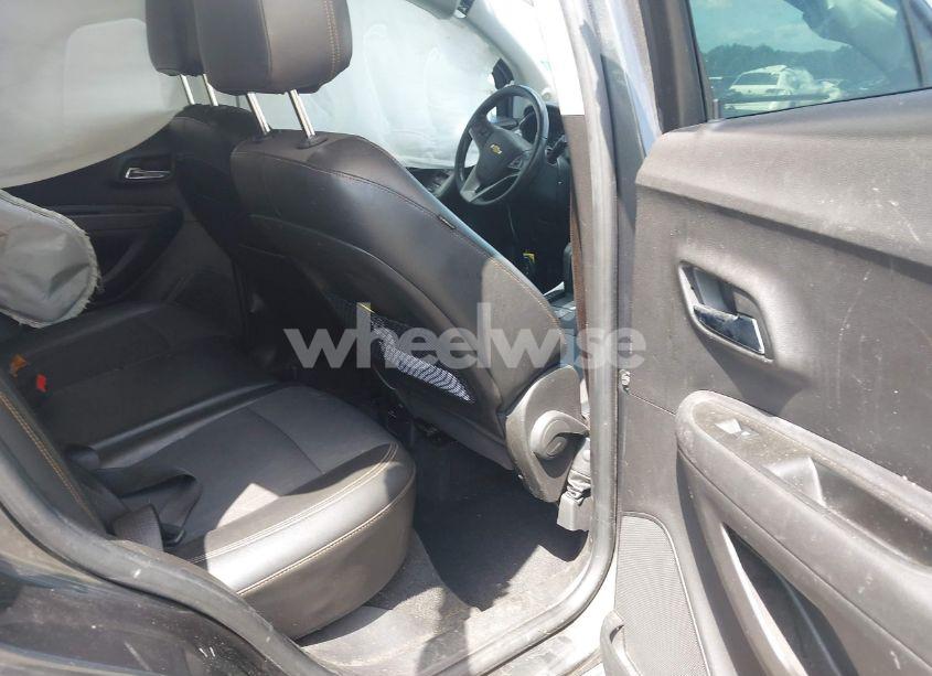 Photo 8 of 2018 Chevrolet Trax LT (VIN KL7CJLSB1JB725698)