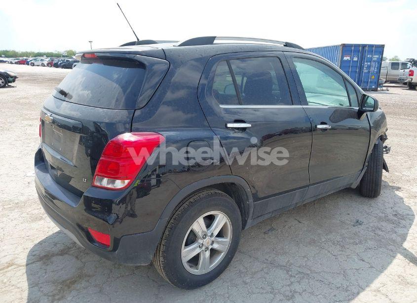 Photo 4 of 2019 Chevrolet Trax LT (VIN KL7CJLSB1KB817282)