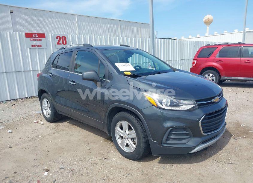 2018 Chevrolet Trax LT (VIN KL7CJLSB2JB626145) main photo
