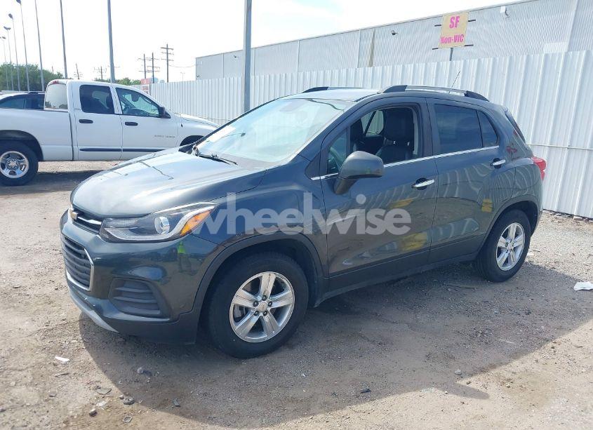 Photo 2 of 2018 Chevrolet Trax LT (VIN KL7CJLSB2JB626145)