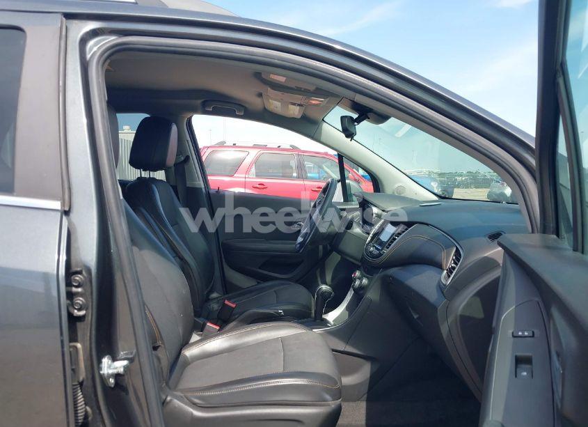 Photo 5 of 2018 Chevrolet Trax LT (VIN KL7CJLSB2JB626145)