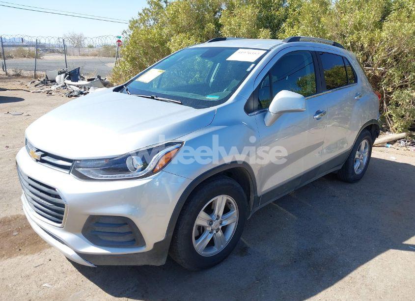 Photo 2 of 2019 Chevrolet Trax LT (VIN KL7CJLSB2KB721533)