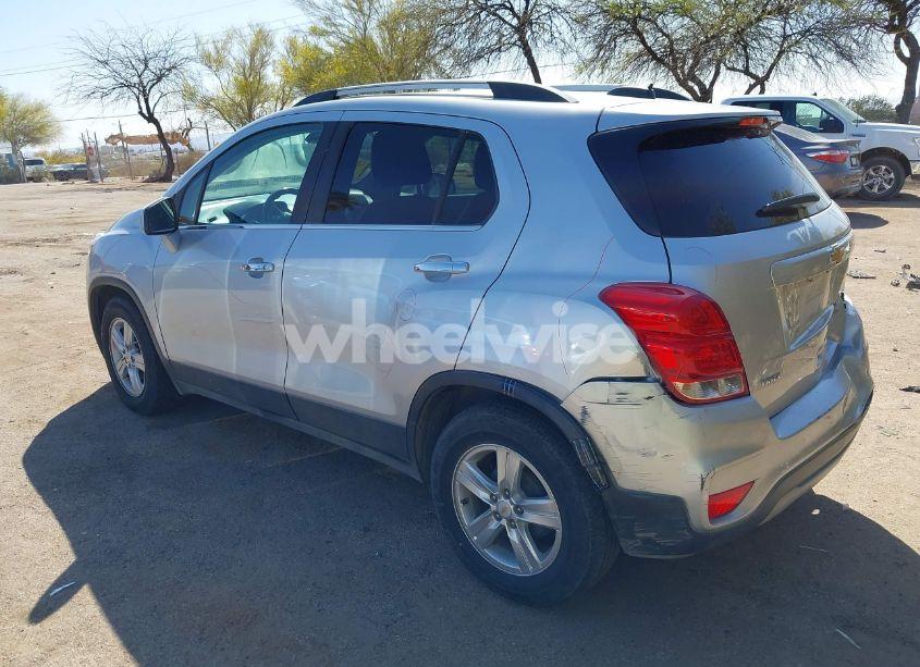 Photo 3 of 2019 Chevrolet Trax LT (VIN KL7CJLSB2KB721533)