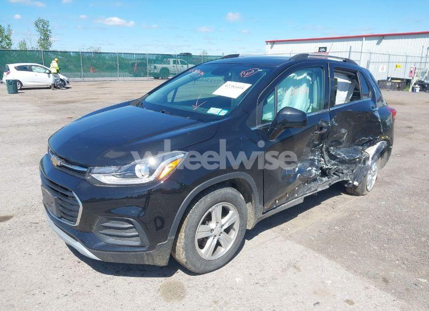Photo 2 of 2019 Chevrolet Trax LT (VIN KL7CJLSB2KB789959)