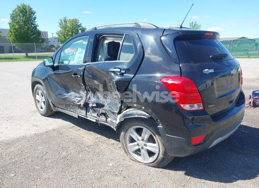 Photo 3 of 2019 Chevrolet Trax LT (VIN KL7CJLSB2KB789959)