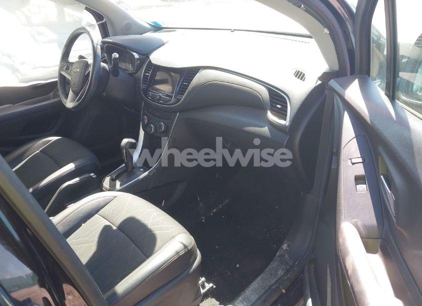 Photo 5 of 2019 Chevrolet Trax LT (VIN KL7CJLSB2KB789959)