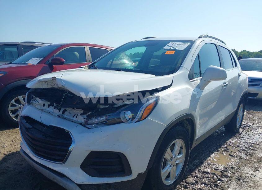 Photo 2 of 2017 Chevrolet Trax LT (VIN KL7CJLSB3HB229862)