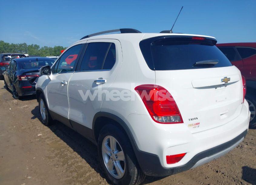 Photo 3 of 2017 Chevrolet Trax LT (VIN KL7CJLSB3HB229862)