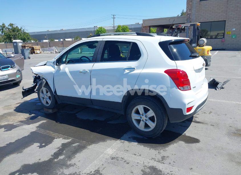 Photo 3 of 2019 Chevrolet Trax LT (VIN KL7CJLSB3KB963960)