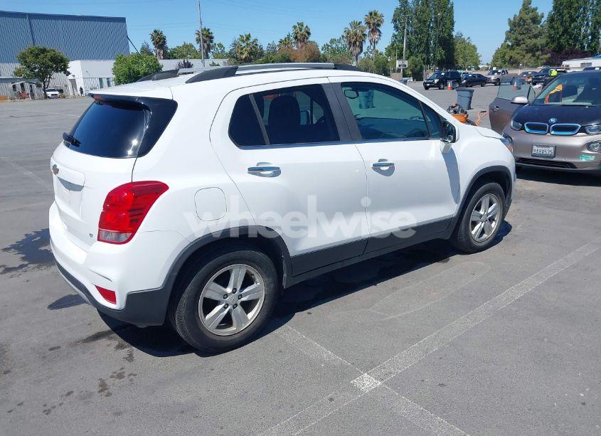 Photo 4 of 2019 Chevrolet Trax LT (VIN KL7CJLSB3KB963960)
