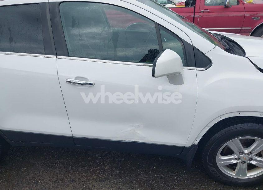 Photo 18 of 2019 Chevrolet Trax LT (VIN KL7CJLSB4KB828096)