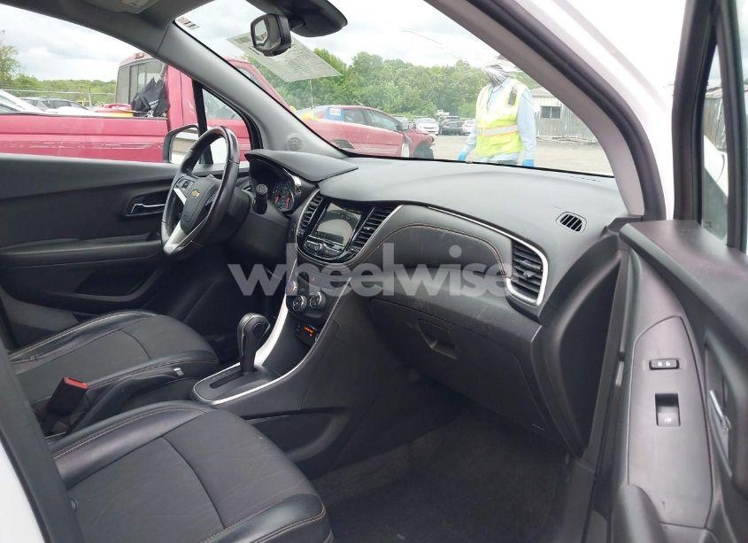 Photo 5 of 2019 Chevrolet Trax LT (VIN KL7CJLSB4KB828096)