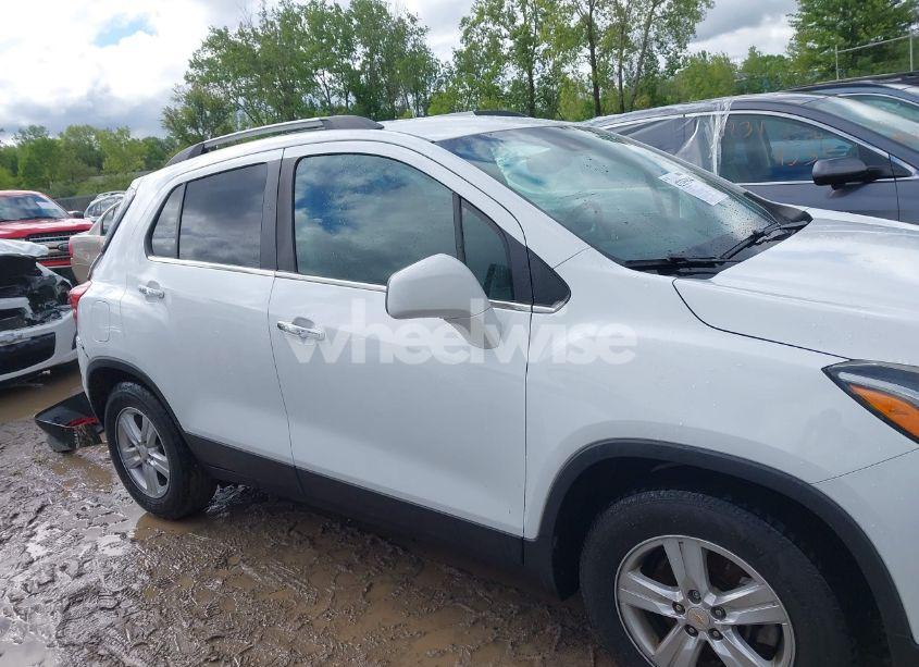 Photo 13 of 2020 Chevrolet Trax FWD LT (VIN KL7CJLSB4LB069208)