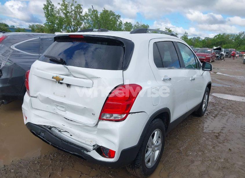 Photo 4 of 2020 Chevrolet Trax FWD LT (VIN KL7CJLSB4LB069208)