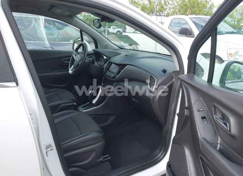 Photo 5 of 2020 Chevrolet Trax FWD LT (VIN KL7CJLSB4LB069208)