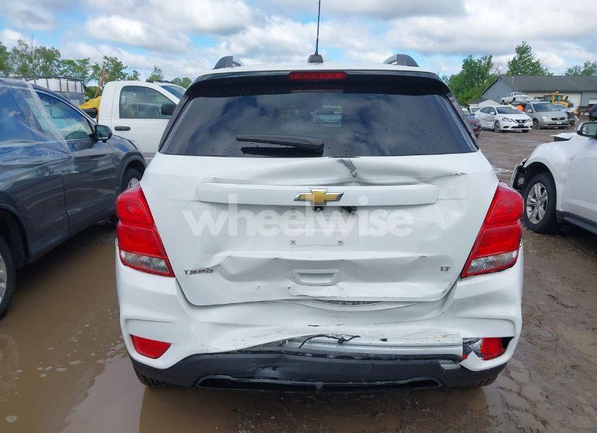 Photo 6 of 2020 Chevrolet Trax FWD LT (VIN KL7CJLSB4LB069208)