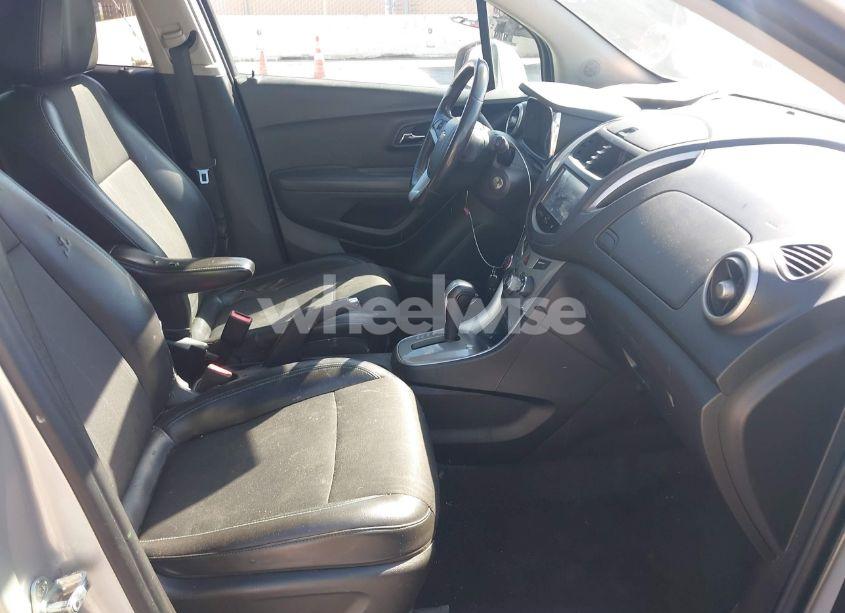 Photo 5 of 2016 Chevrolet Trax LT (VIN KL7CJLSB5GB689149)