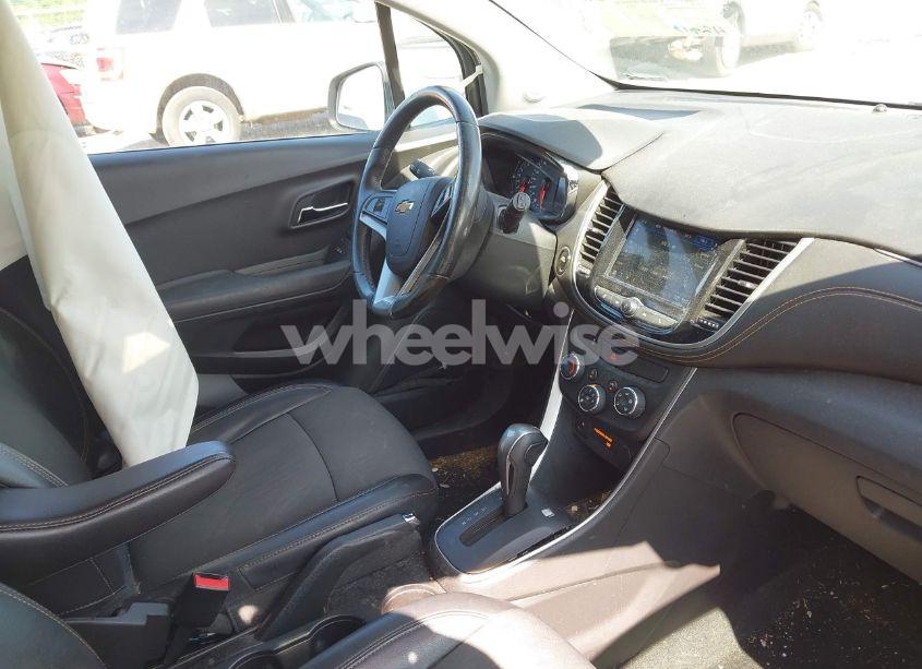 Photo 5 of 2019 Chevrolet Trax LT (VIN KL7CJLSB5KB771603)