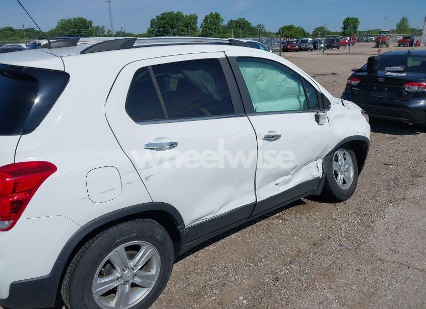 Photo 6 of 2019 Chevrolet Trax LT (VIN KL7CJLSB5KB771603)