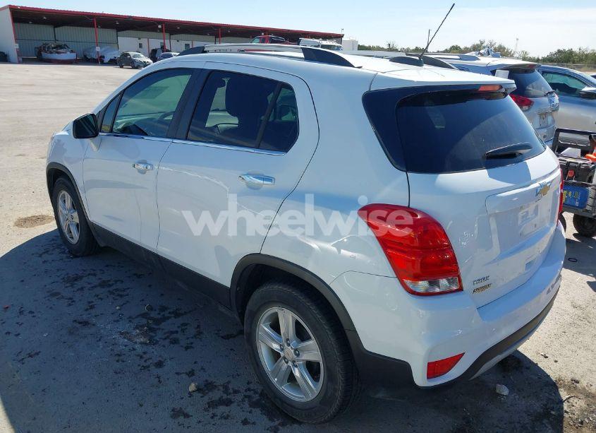 Photo 3 of 2019 Chevrolet Trax LT (VIN KL7CJLSB5KB849555)