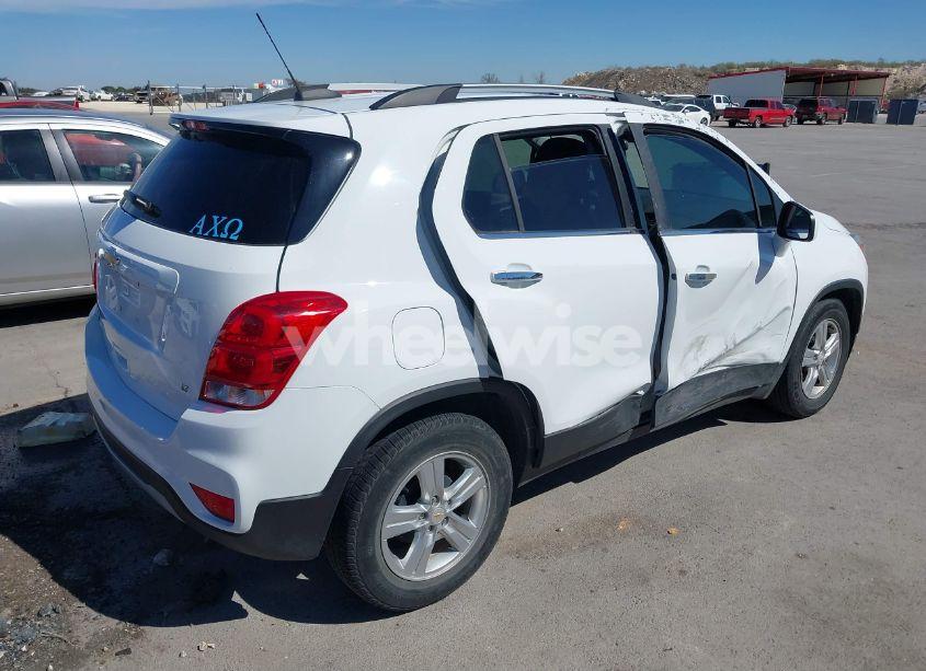 Photo 4 of 2019 Chevrolet Trax LT (VIN KL7CJLSB5KB849555)