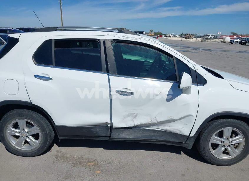Photo 6 of 2019 Chevrolet Trax LT (VIN KL7CJLSB5KB849555)