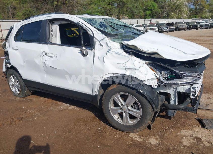 2020 Chevrolet Trax FWD LT (VIN KL7CJLSB5LB315103) main photo