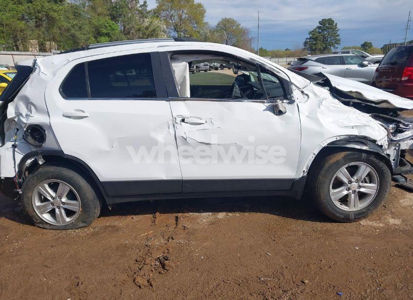 Photo 14 of 2020 Chevrolet Trax FWD LT (VIN KL7CJLSB5LB315103)