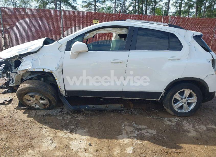 Photo 15 of 2020 Chevrolet Trax FWD LT (VIN KL7CJLSB5LB315103)