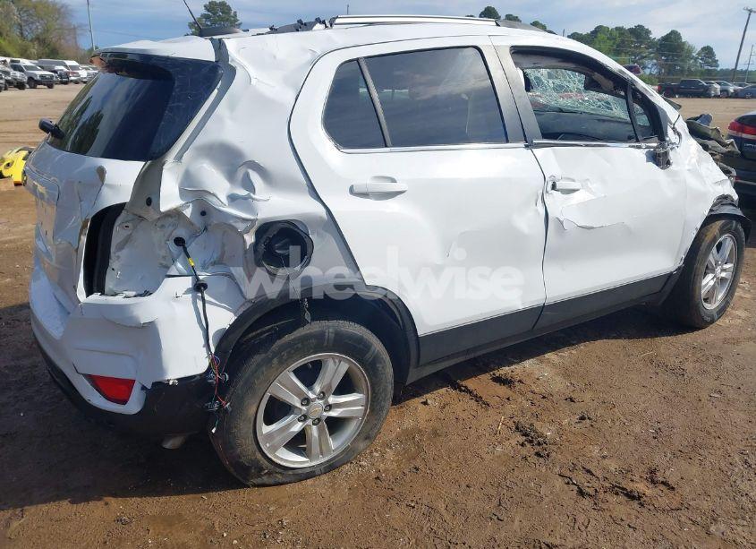 Photo 4 of 2020 Chevrolet Trax FWD LT (VIN KL7CJLSB5LB315103)