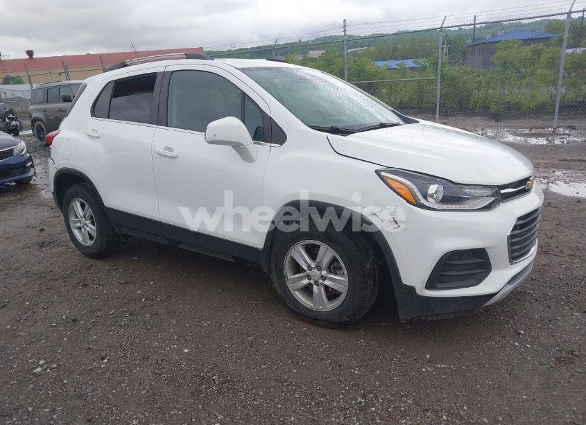 2020 Chevrolet Trax FWD LT (VIN KL7CJLSB5LB321953) main photo