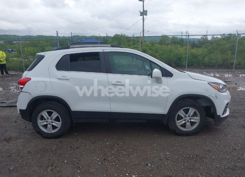 Photo 13 of 2020 Chevrolet Trax FWD LT (VIN KL7CJLSB5LB321953)