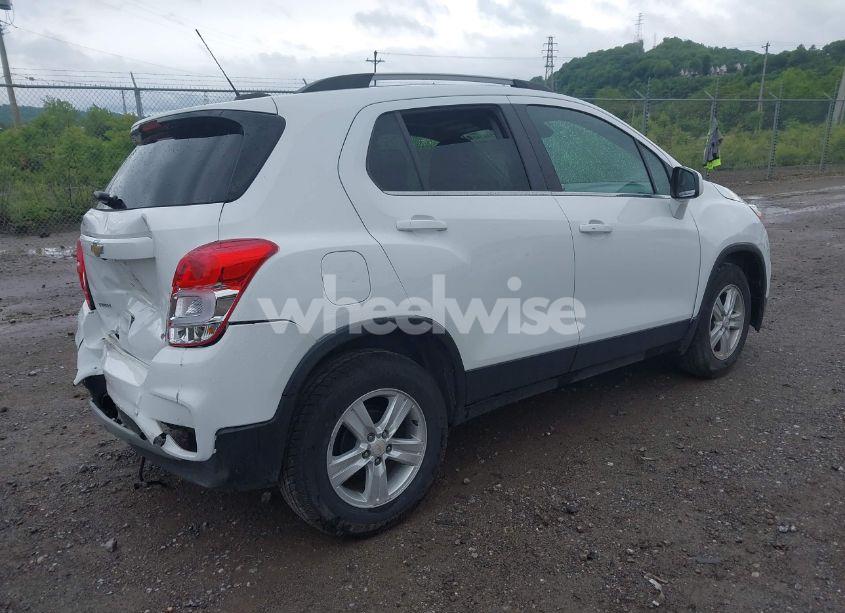 Photo 4 of 2020 Chevrolet Trax FWD LT (VIN KL7CJLSB5LB321953)
