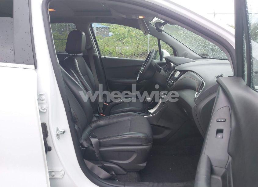 Photo 5 of 2020 Chevrolet Trax FWD LT (VIN KL7CJLSB5LB321953)